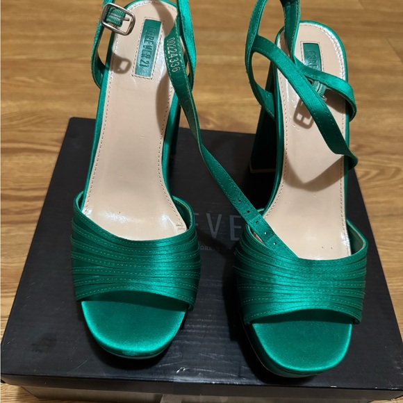 Forever 21 Emerald Satin Heels - Picture 1 of 4